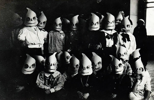 scary-vintage-halloween-creepy-costumes-9-57f649444ee66__605.jpg